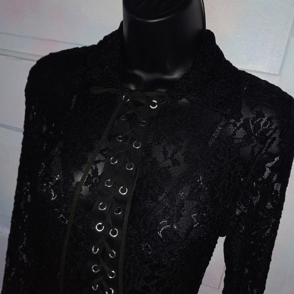 Long Sleeve full lace lace-up gothic top! Nwot! So beautiful! - Picture 9 of 9